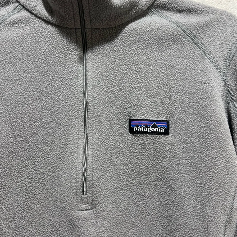 Women’s Patagonia Navy Blue Micro-D Fleece Pullover Sweater SMALL 100% polyester - Picture 3 of 5
